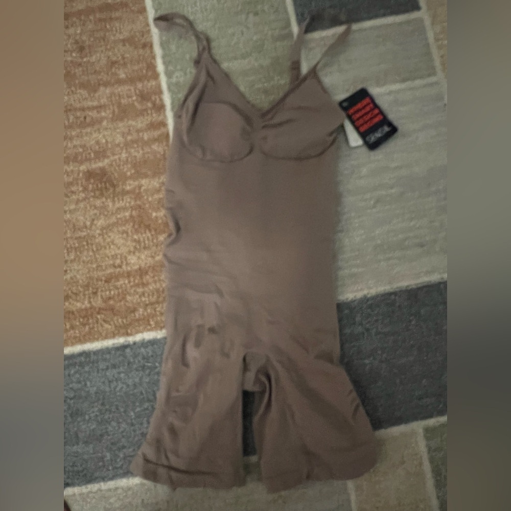 BNW Sensil Seamless Tan/Brown Shapewear Bodysuit in size 3XL/4XL